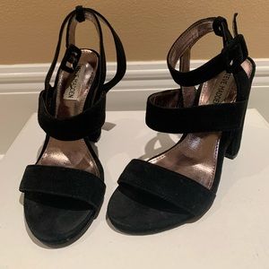 Heel height: 4.5 inch